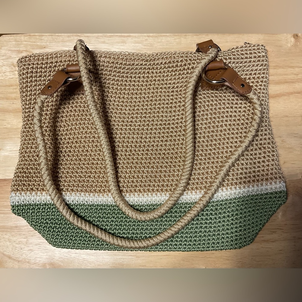 Women’s Croft & Barrow Stylish Woven Tan and Green Bag/Purse. Zippered Top.